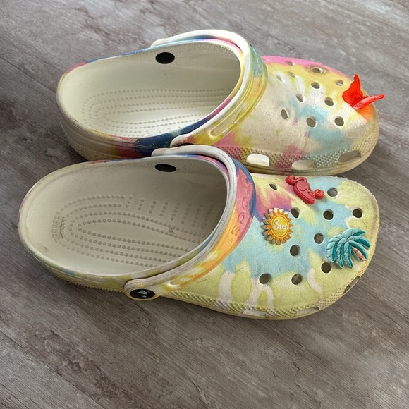 Tie dye crocs - Picture 3 of 5